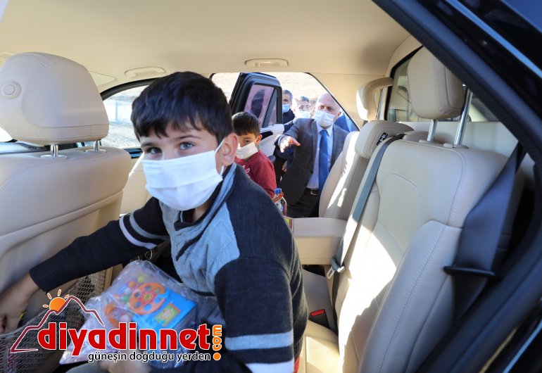 Ağrı Valisi Dr Varol makam aracını çocuklara tahsis etti4