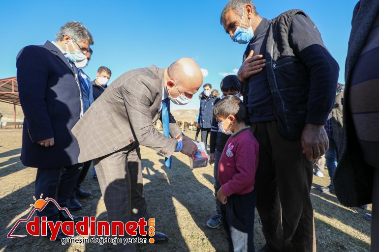 Ağrı Valisi Dr Varol makam aracını çocuklara tahsis etti6