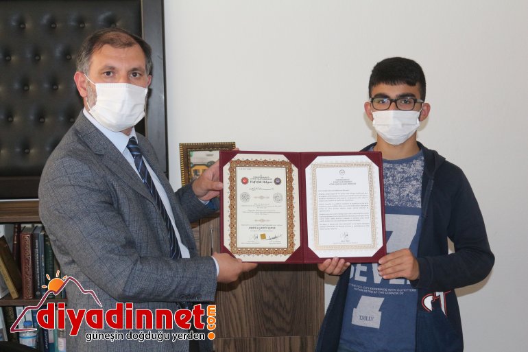 Ağrı’da hafızlık eğitimini tamamlayan öğrencilere belgeleri verildi