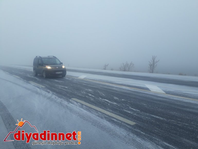 Ağrı’da kar ve sis sürücülere zor anlar yaşattı1