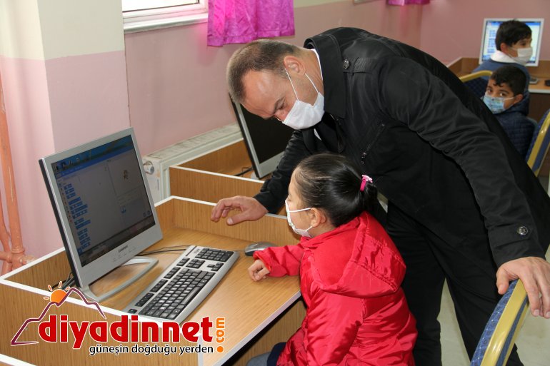 Ağrılı fedakar Öğretmen atık malzemesi toplayarak bilgisayar sınıfı açtı2