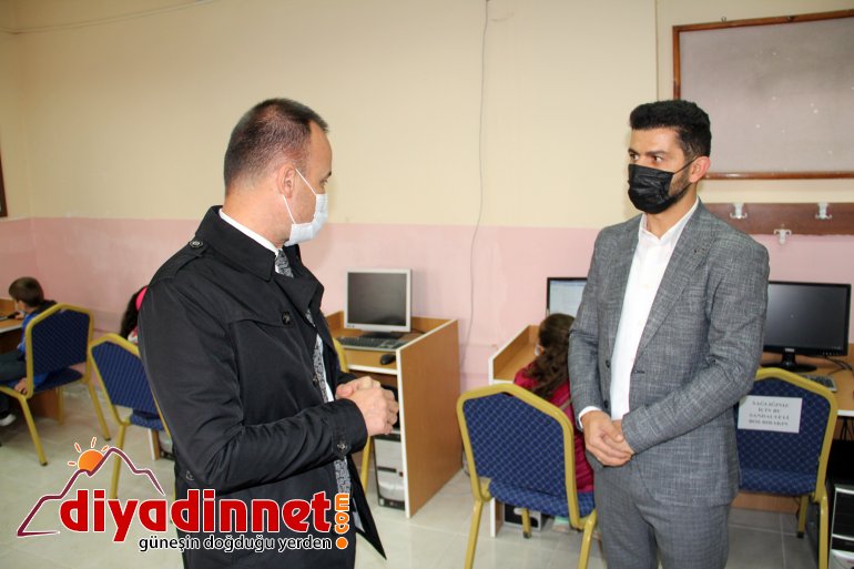 Ağrılı fedakar Öğretmen atık malzemesi toplayarak bilgisayar sınıfı açtı4