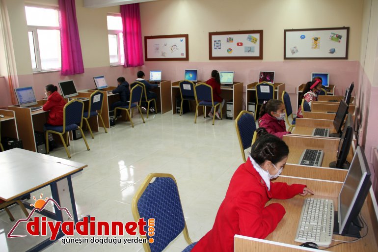 Ağrılı fedakar Öğretmen atık malzemesi toplayarak bilgisayar sınıfı açtı6