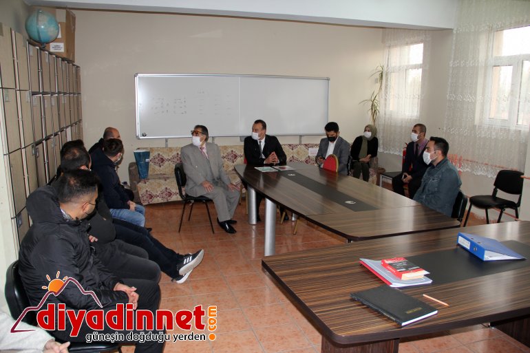 Ağrılı fedakar Öğretmen atık malzemesi toplayarak bilgisayar sınıfı açtı7