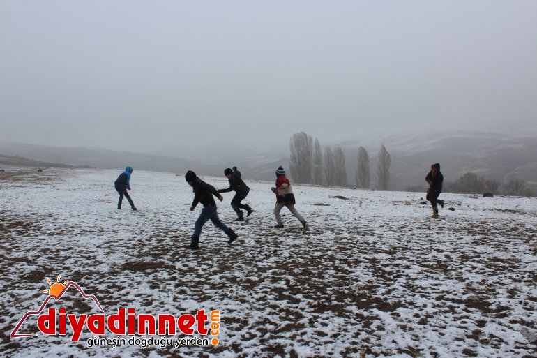Mevsimin ilk karı çocukların neşe kaynağı oldu7