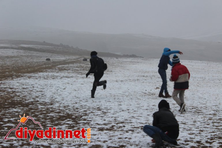 Mevsimin ilk karı çocukların neşe kaynağı oldu8