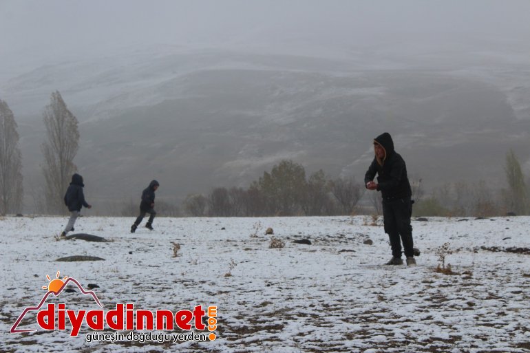 Mevsimin ilk karı çocukların neşe kaynağı oldu10