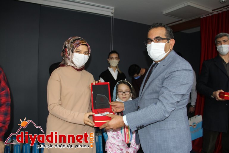 Milli Eğitim Müdürü Tekin Yarışmalarda Dereceye Girenleri Ödüllendirdi3