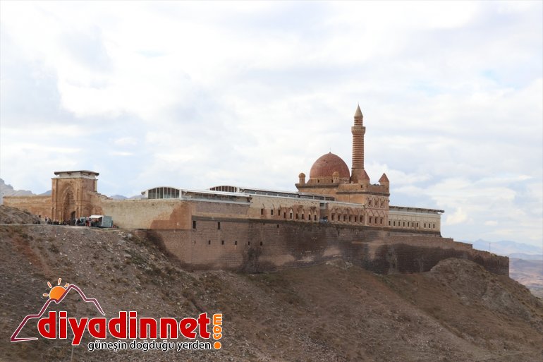 AĞRI bin - Paşa Sarayı mirası Osmanlı ağırladı  turist İshak 105 5