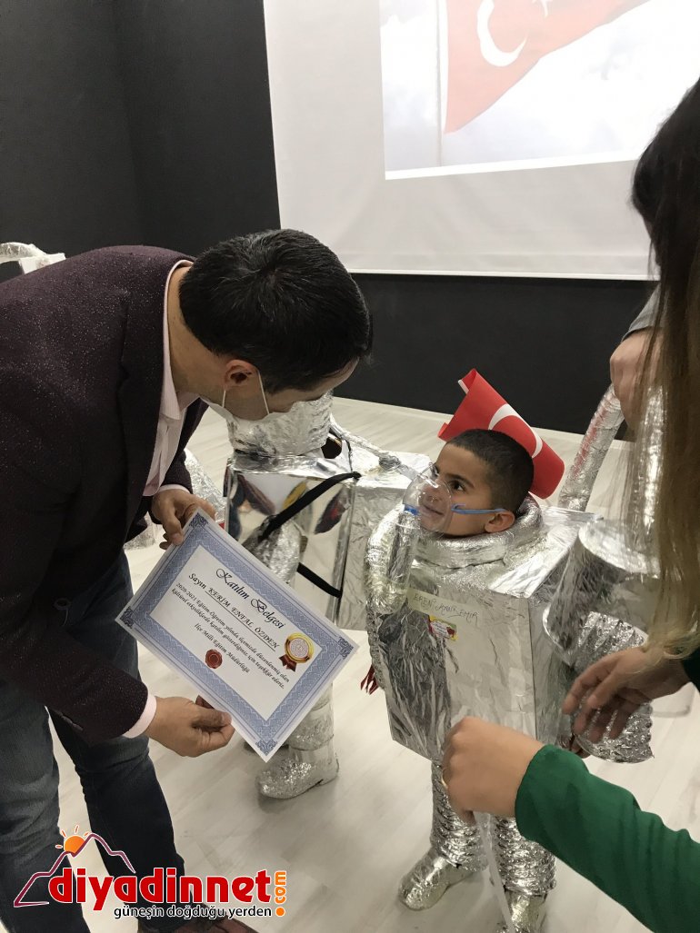 Uzay Haftası Etkinlikleri kapsamında düzenlenen yarışmanın kazananları ödüllerine kavuştu2