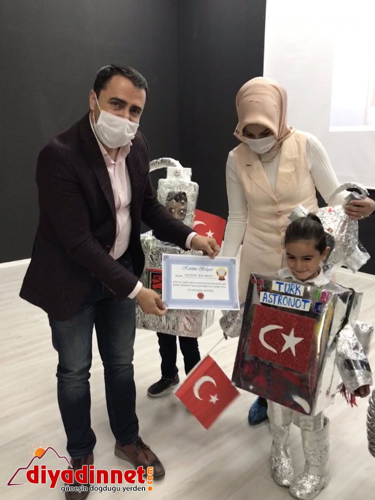 Uzay Haftası Etkinlikleri kapsamında düzenlenen yarışmanın kazananları ödüllerine kavuştu3