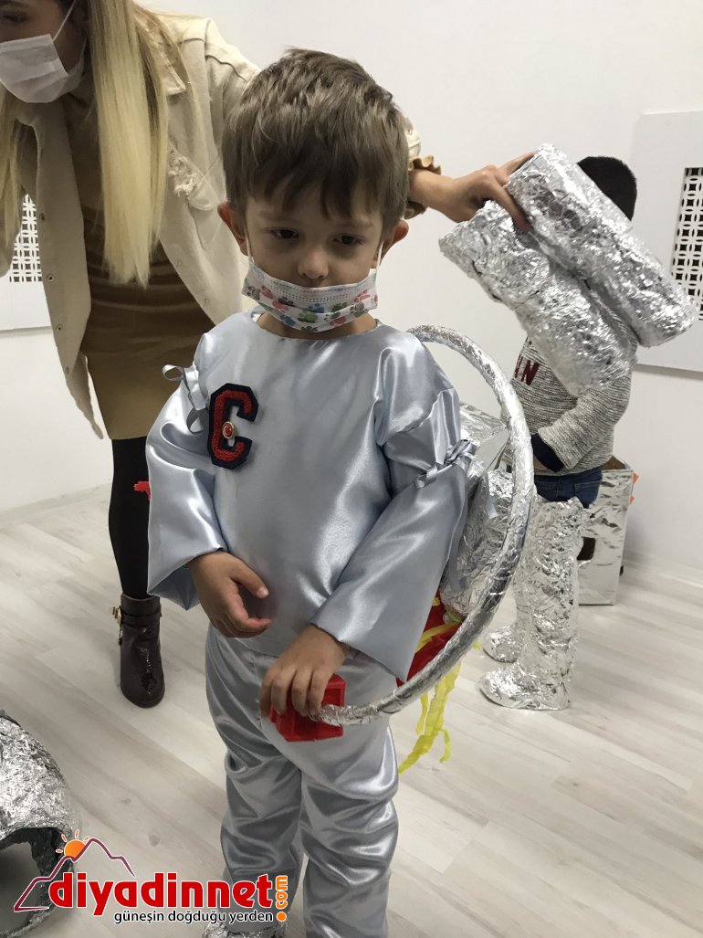 Uzay Haftası Etkinlikleri kapsamında düzenlenen yarışmanın kazananları ödüllerine kavuştu5