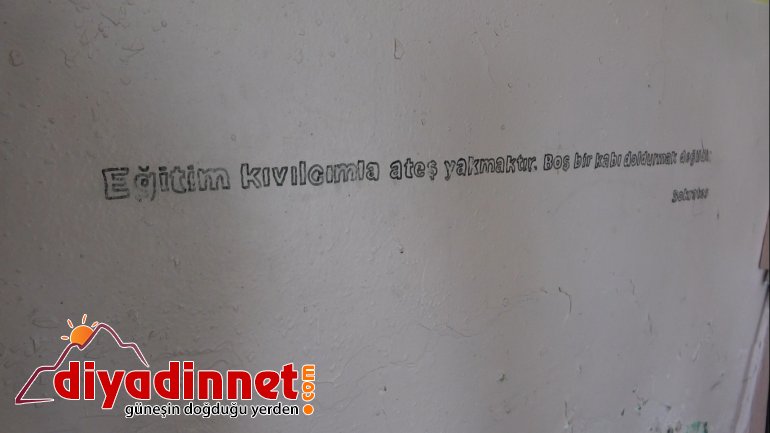 yıllık Ağrılı öğretmen meslek hayatını köy okulu öğrencileri ile renklendiriyor4