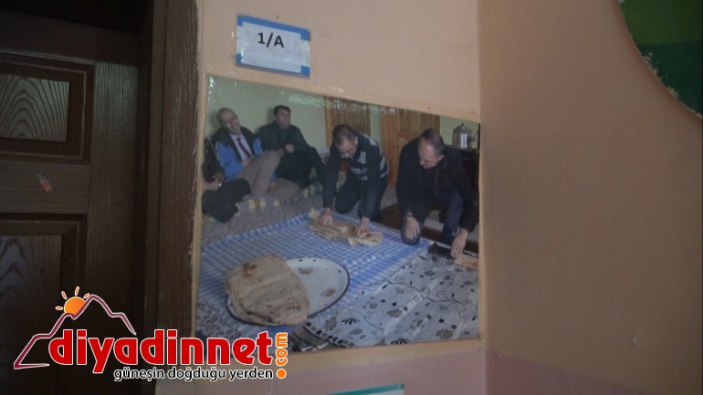 yıllık Ağrılı öğretmen meslek hayatını köy okulu öğrencileri ile renklendiriyor7