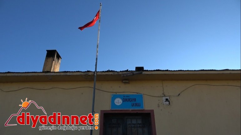 yıllık Ağrılı öğretmen meslek hayatını köy okulu öğrencileri ile renklendiriyor8