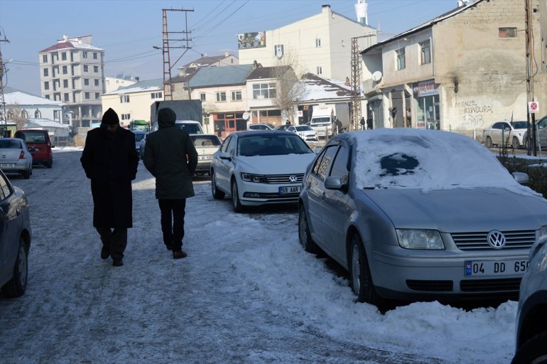 Ağrı da dondurucu soğuklar etkisini sürdürüyor3