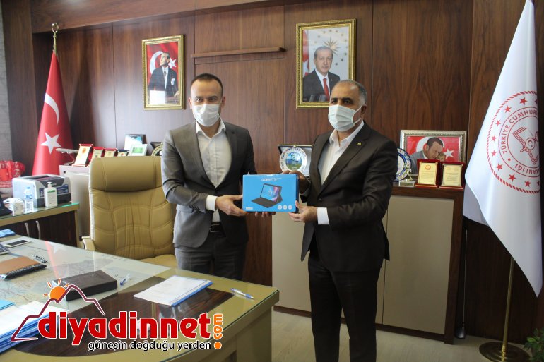 AĞRI TİCARET VE SANAYİ ODASI ÖĞRENCİYE TABLET HEDİYE ETTİ4