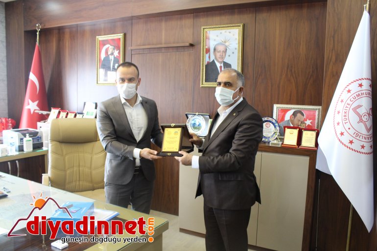 AĞRI TİCARET VE SANAYİ ODASI ÖĞRENCİYE TABLET HEDİYE ETTİ5