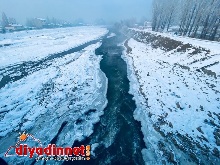 Ağrı yı etkisi altına alan Sibirya soğukları nedeniyle Murat Nehri buz tuttu5
