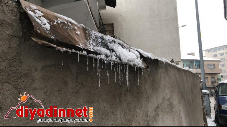 Ağrı’da kar yağışı yerini buzlanmaya bıraktı1