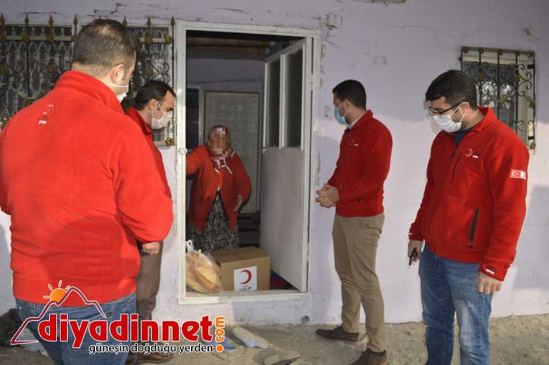 Ağrı’da kısıtlama nedeniyle ihtiyaçlarını karşılayamayan vatandaşlara gıda kolisi dağıtıldı1