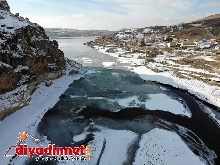 Ağrı'daki Yazıcı Barajı kısmen buz tuttu