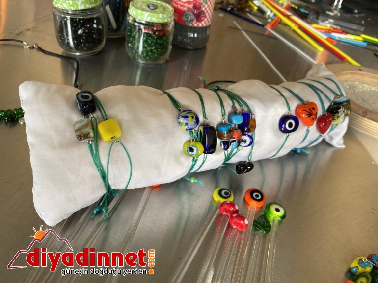 Ağrılı kadınlar atık cam ve şişeleri sanat eserine dönüştürüyor7