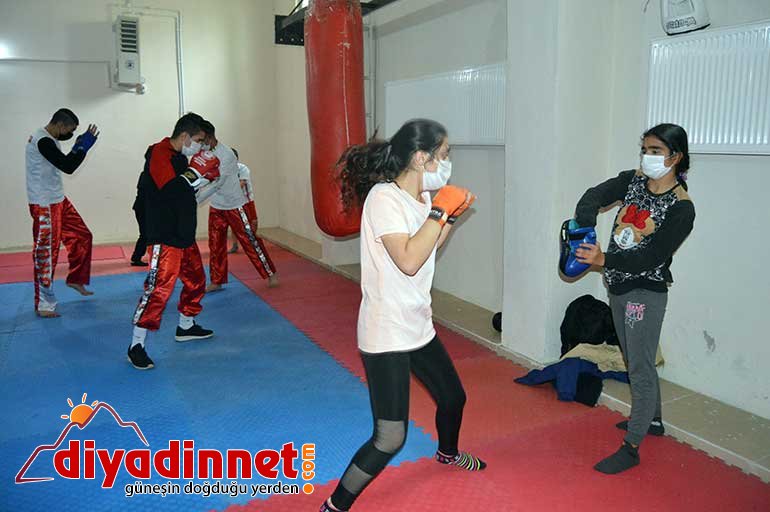 Ağrılı kick boksçular milli sporcu olmak için ter döküyor5