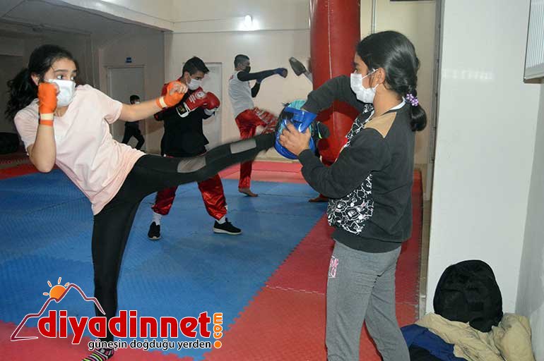 Ağrılı kick boksçular milli sporcu olmak için ter döküyor7
