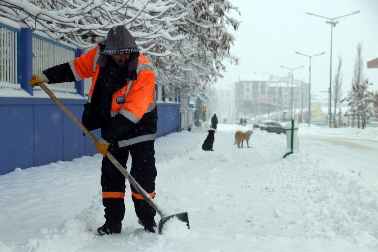 Doğu Anadolu da kar kentleri beyaza bürüdü1
