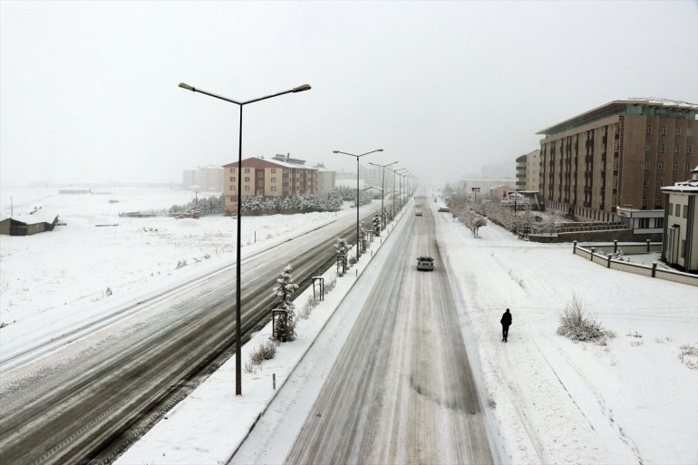 Doğu Anadolu da kar kentleri beyaza bürüdü5