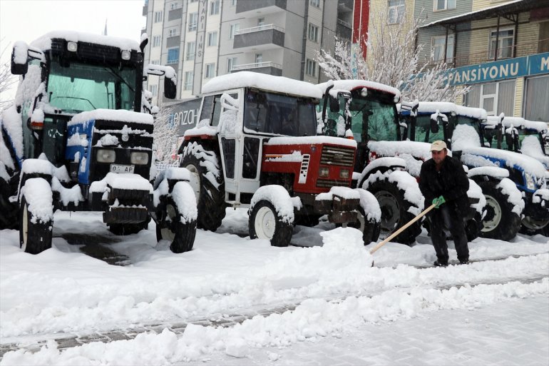 Doğu Anadolu da kar kentleri beyaza bürüdü7