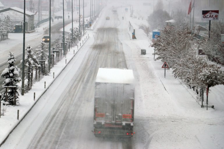 Doğu Anadolu da kar kentleri beyaza bürüdü8