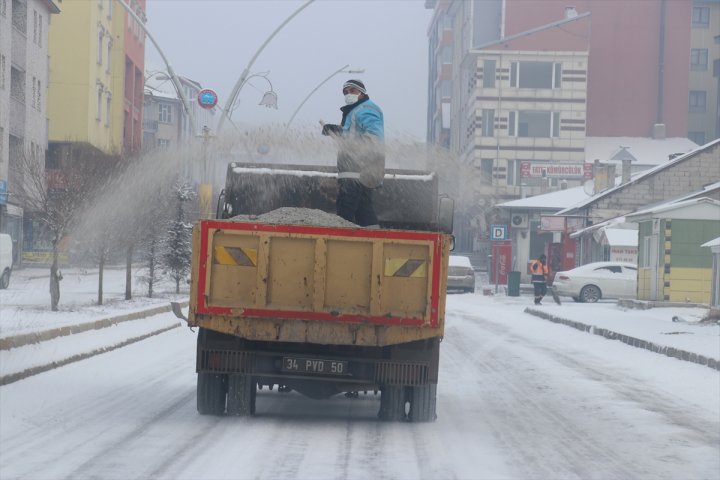 Doğu Anadolu da kar ve sis yaşamı olumsuz etkiledi2