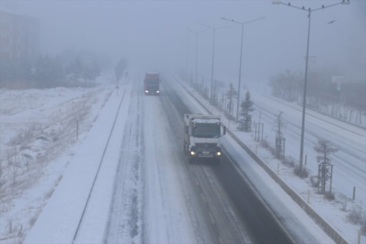 Doğu Anadolu da kar ve sis yaşamı olumsuz etkiledi4