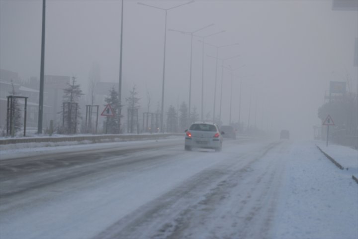 Doğu Anadolu da kar ve sis yaşamı olumsuz etkiledi5
