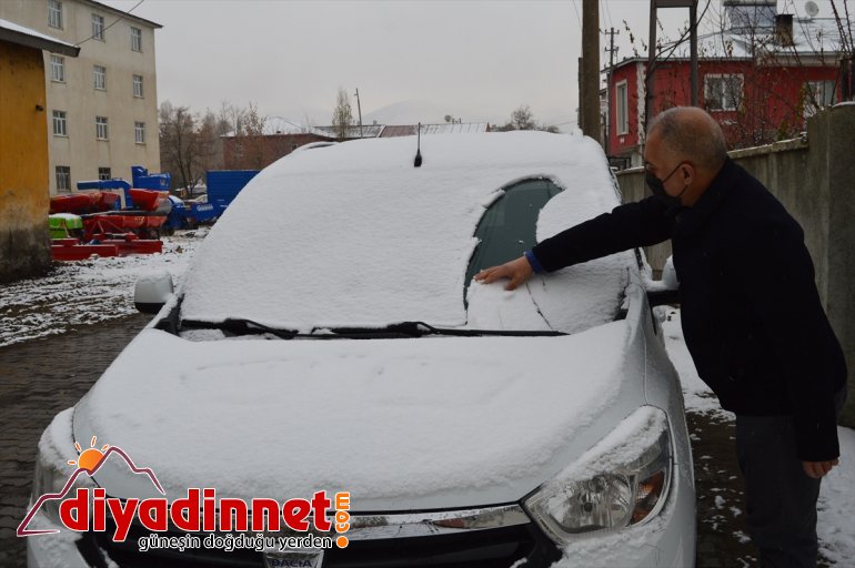 Eleşkirt'te kar yağışı