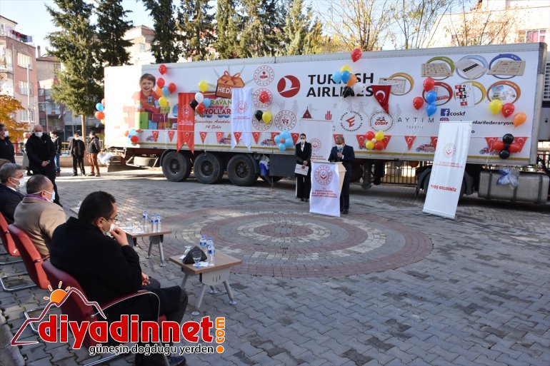 Doğu ve Güneydoğu'daki çocuklar için hazırlanan 'Hediye Karavanı' Malatya'da