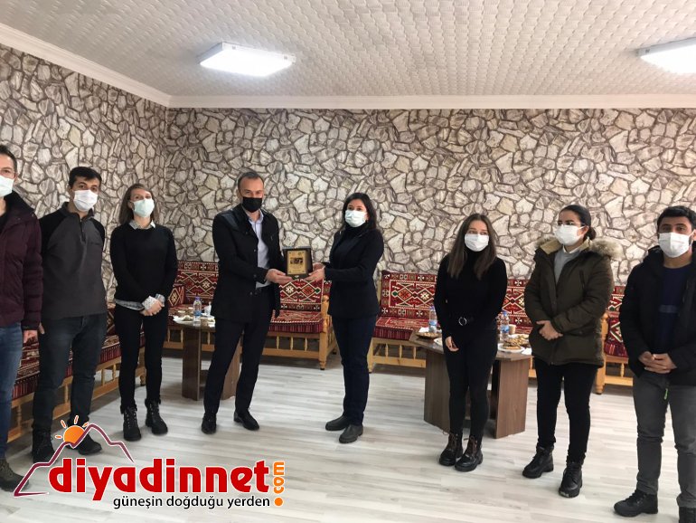 Milli Eğitim Müdürü Tekin Fedakar Müzik Öğretmenlerine plaket verdi.1