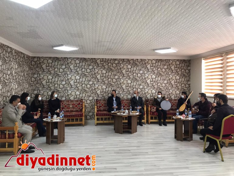 Milli Eğitim Müdürü Tekin Fedakar Müzik Öğretmenlerine plaket verdi2