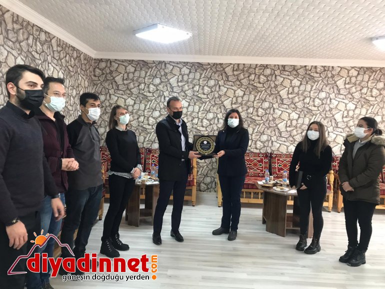 Milli Eğitim Müdürü Tekin Fedakar Müzik Öğretmenlerine plaket verdi3