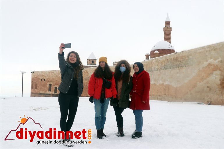 Paşa Tarihi kış İshak Sarayı