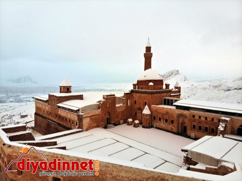 kış güzelliği Tarihi Paşa Sarayı