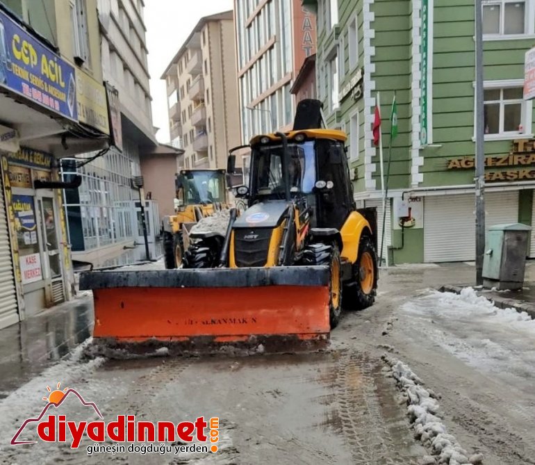 Ağrı Belediyesi kar temizleme çalışması gerçekleştirdi2