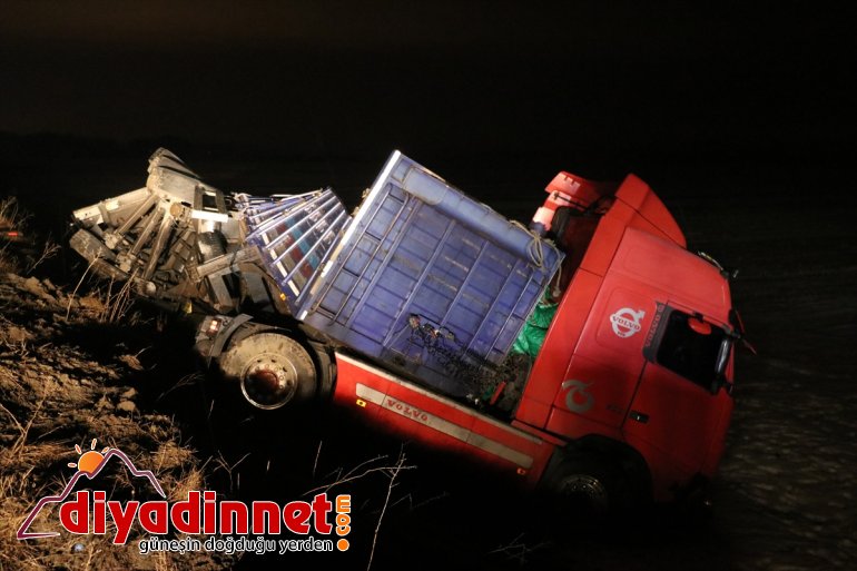 kayganlaşan zincirleme 3 trafik nedeniyle Buzlanma yaralı AĞRI kazası: - yolda 3