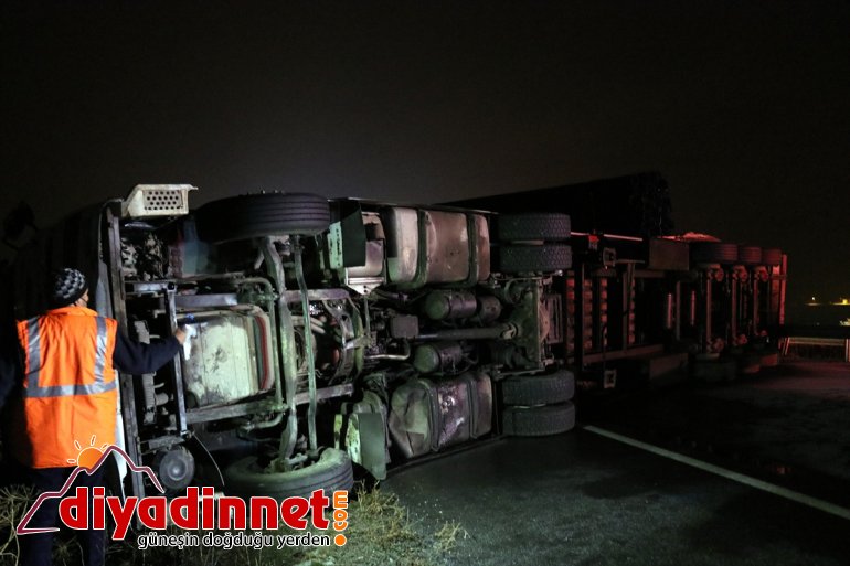 Buzlanma nedeniyle - yolda AĞRI trafik kayganlaşan 3 yaralı zincirleme kazası: 5