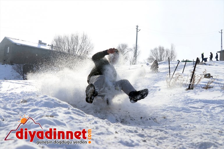 karlı - AĞRI kızak keyfi Çocukların tepelerde 1