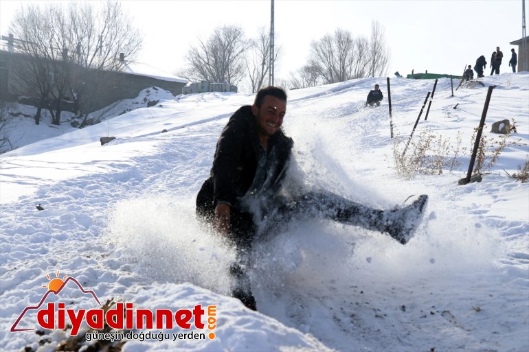 keyfi - AĞRI tepelerde kızak karlı Çocukların 2