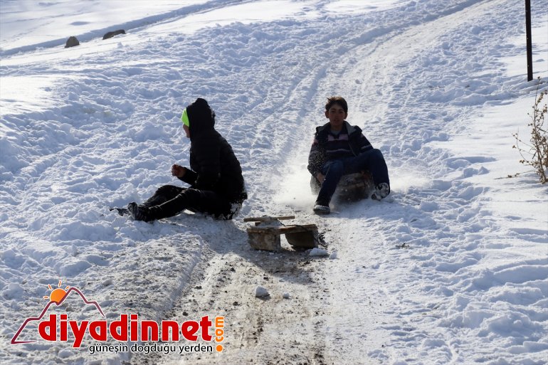 kızak karlı AĞRI tepelerde - Çocukların keyfi 6