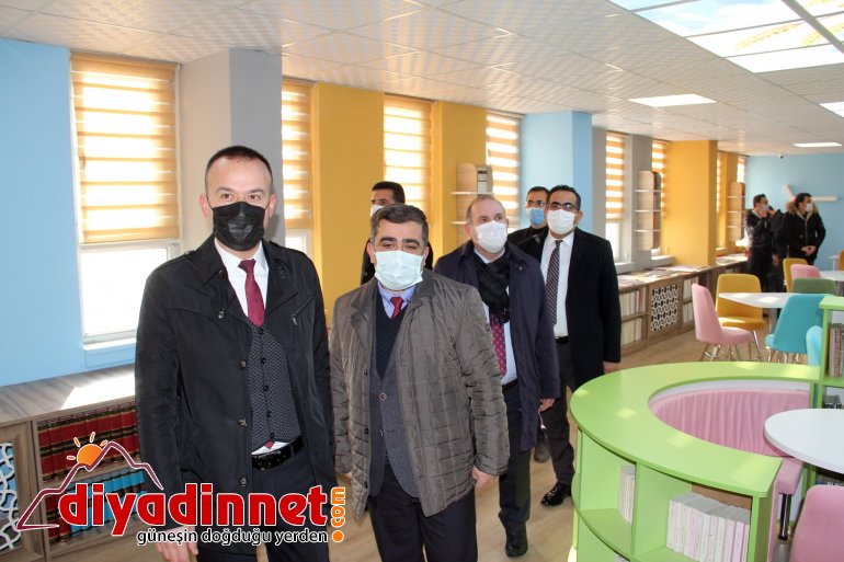 Ağrı da Diş Hekimi İlhami Yıldız mezun olduğu okula Z Kütüphane kurdu4